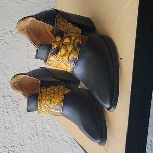 Ankle shoes John Fluevog